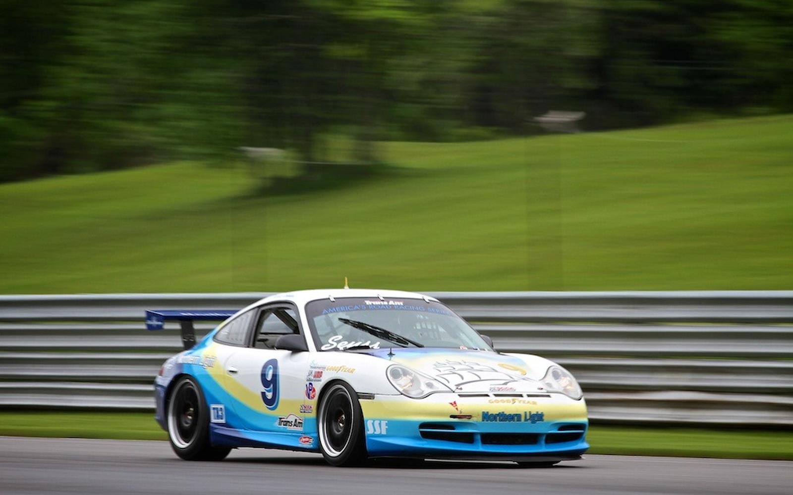 Five cars brave rain for practice during unofficial session